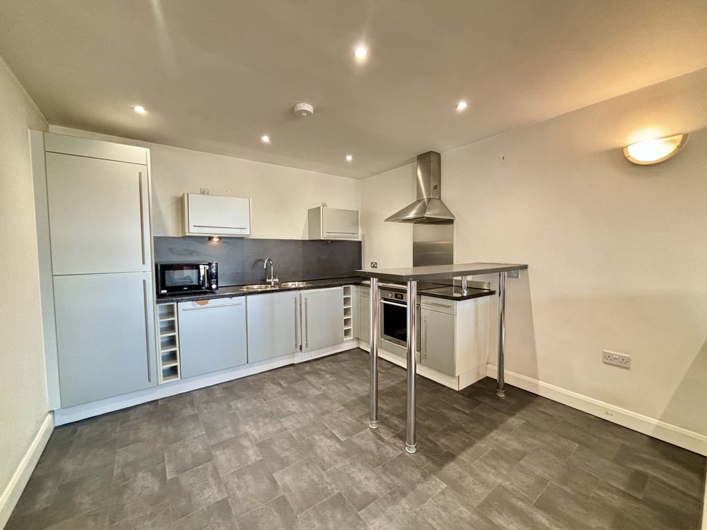 Property photo 3 of 15 Image00007