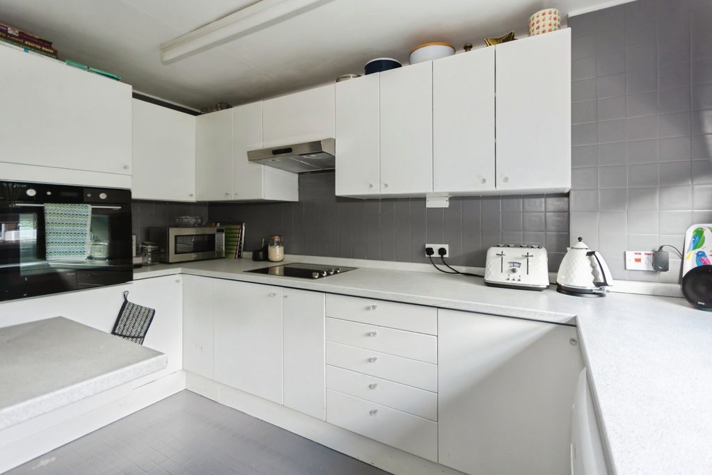 Property photo 2 of 17 Kitchen