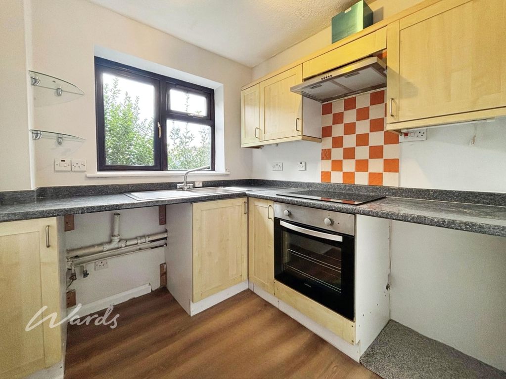 Property photo 3 of 8 Kitchen