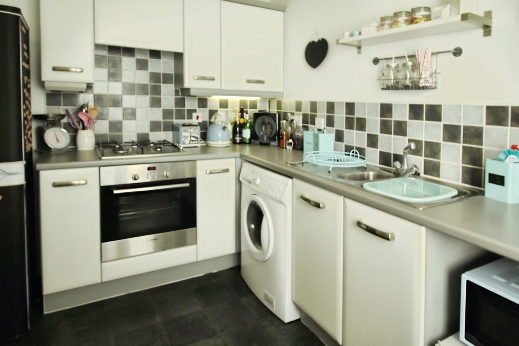 Property photo 2 of 9 Kitchen