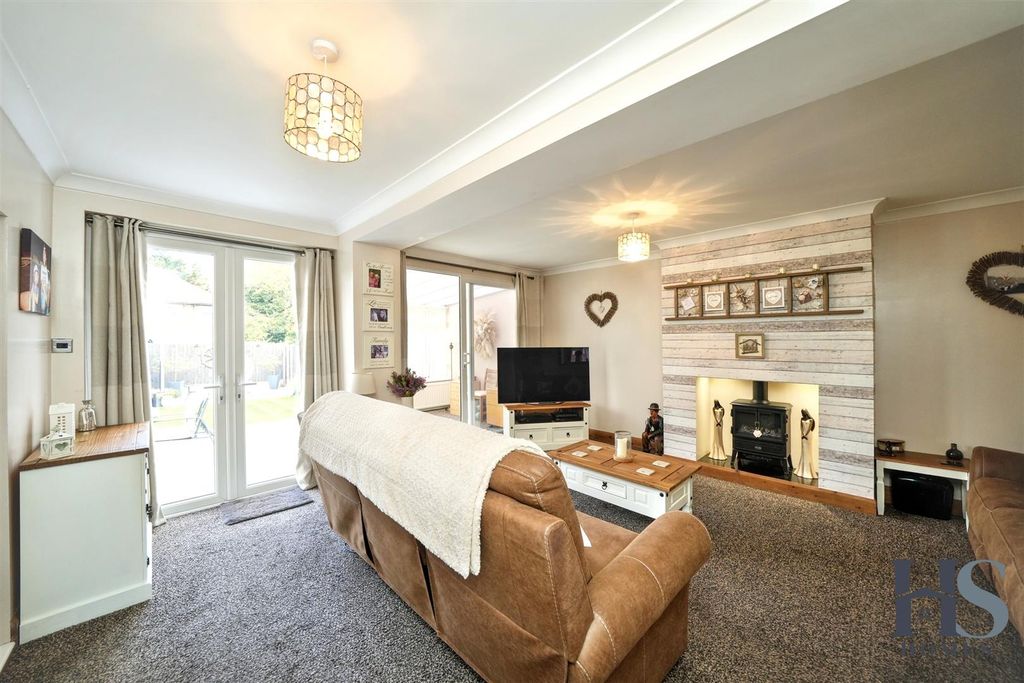 Property photo 3 of 27 Lounge.Jpg