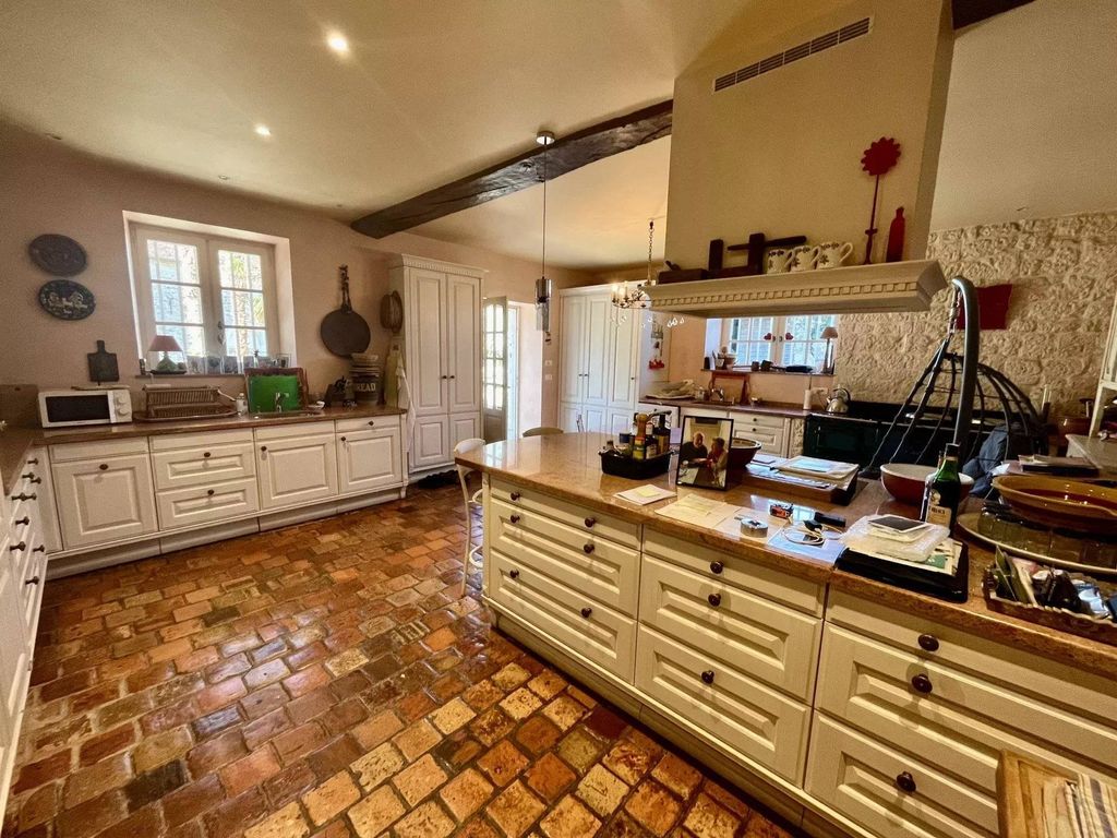 Property photo 3 of 32