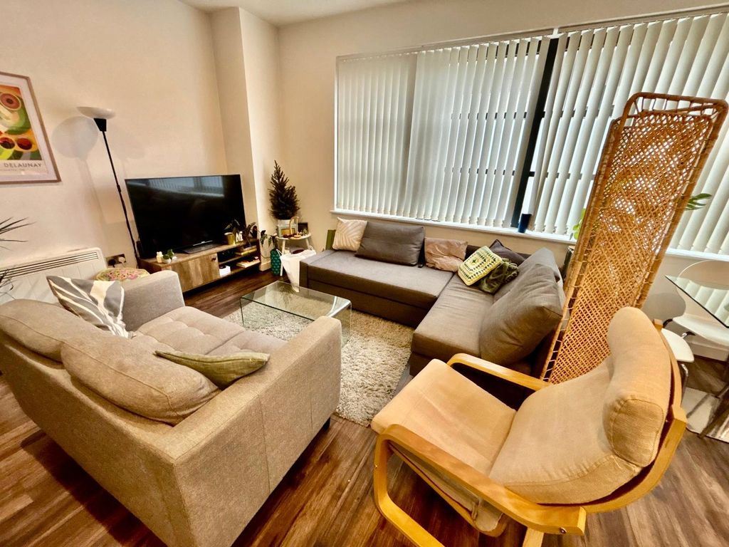 Property photo 2 of 9 Picture No. 14