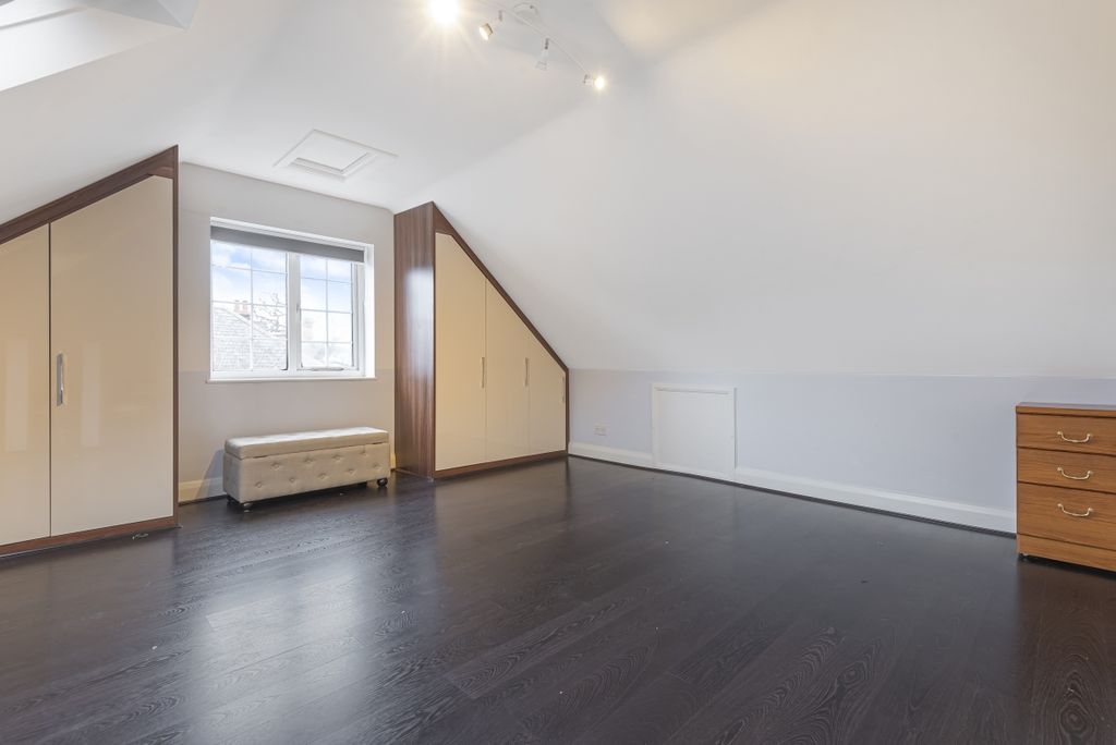 Property photo 3 of 6 572490 (5)