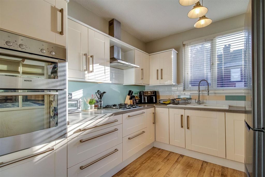 Property photo 3 of 17 Kitchen
