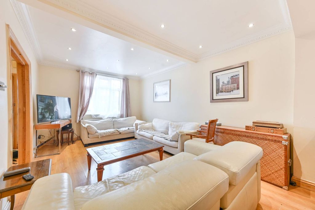 Property photo 2 of 11