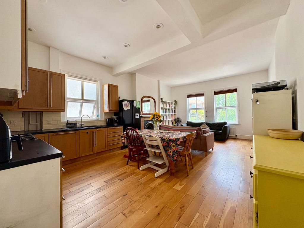 Property photo 2 of 24