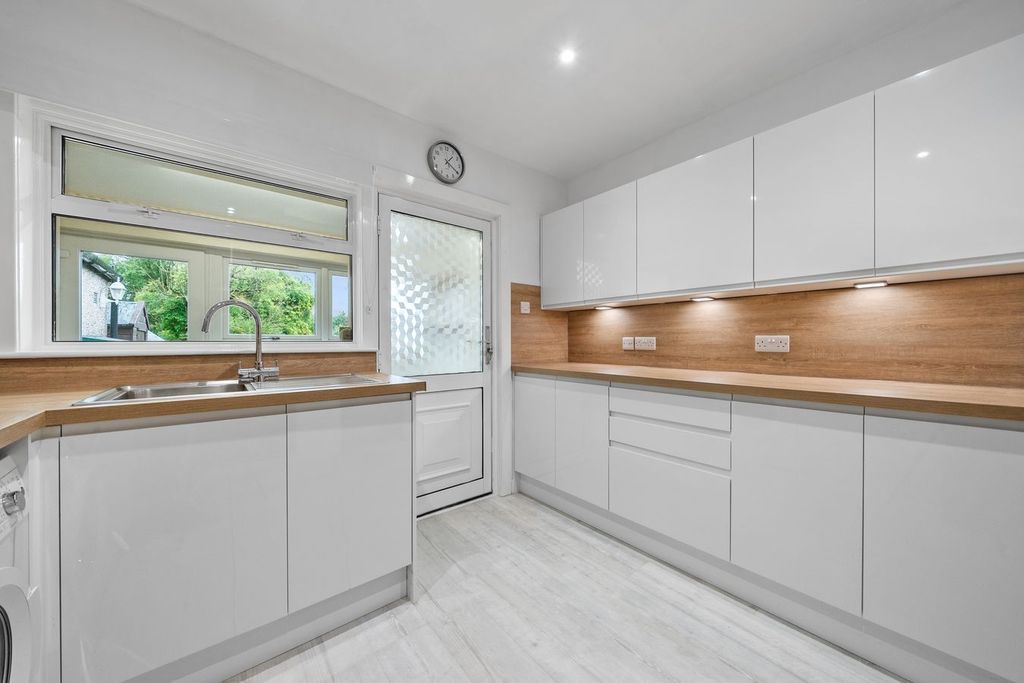 Property photo 3 of 48
