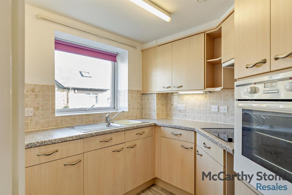 Property photo 3 of 13 Kitchen