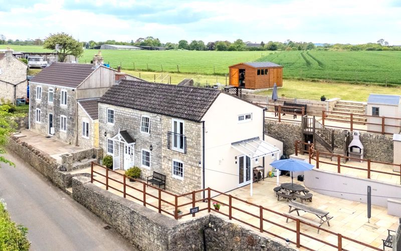 Property photo 1 of 35 Photo 4