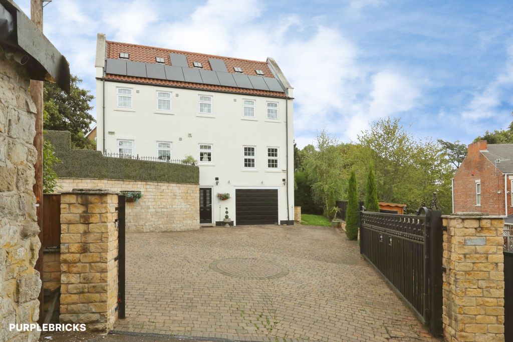 Property photo 1 of 36