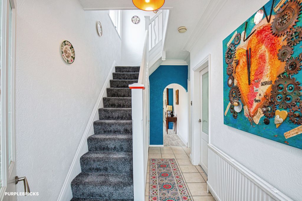 Property photo 2 of 25 Entrance Hall