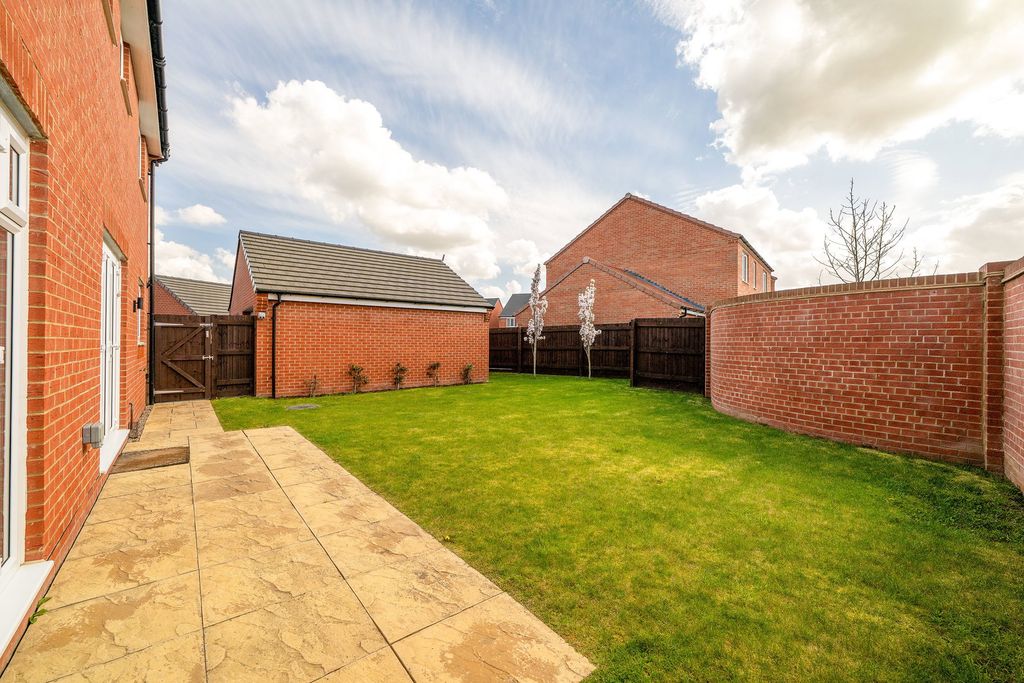 Property photo 2 of 20