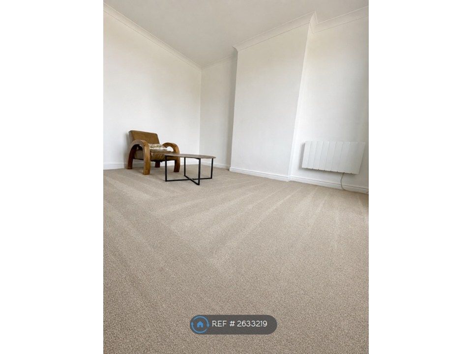 Property photo 1 of 9 Living Room