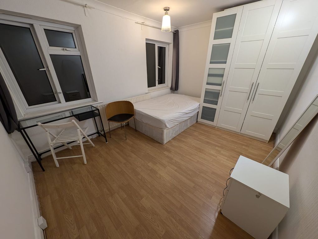 Property photo 1 of 12 Room 8- £680, Available From 05/11/2025