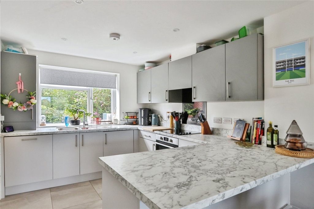 Property photo 3 of 15 Kitchen