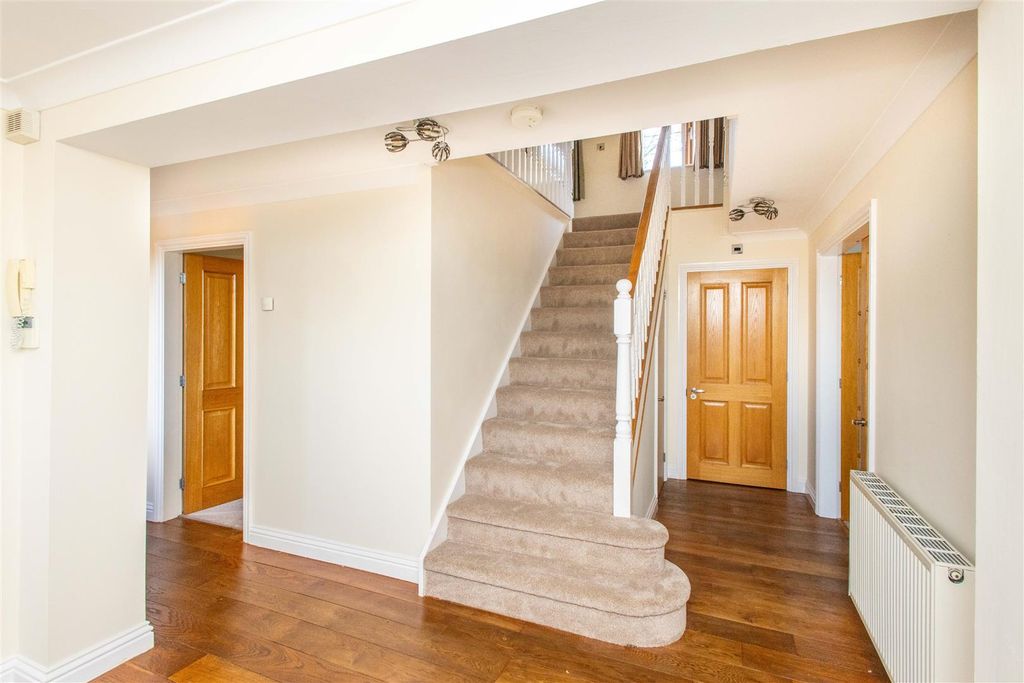 Property photo 2 of 29 Entrance Vestibule