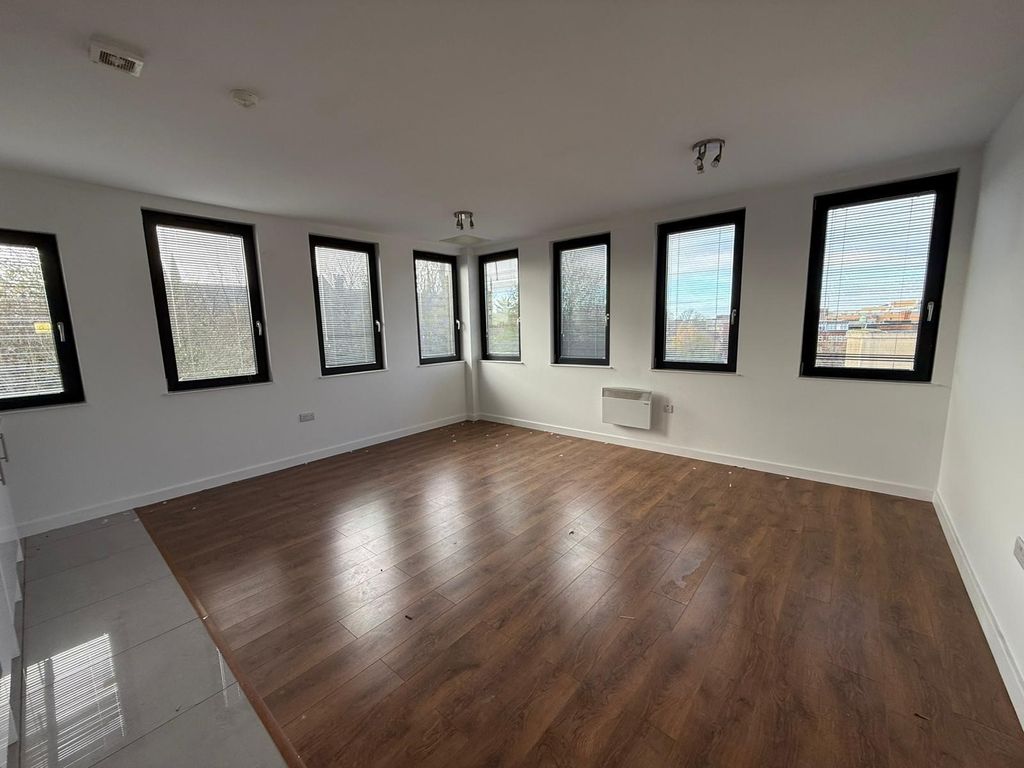 Property photo 3 of 4 Living Room