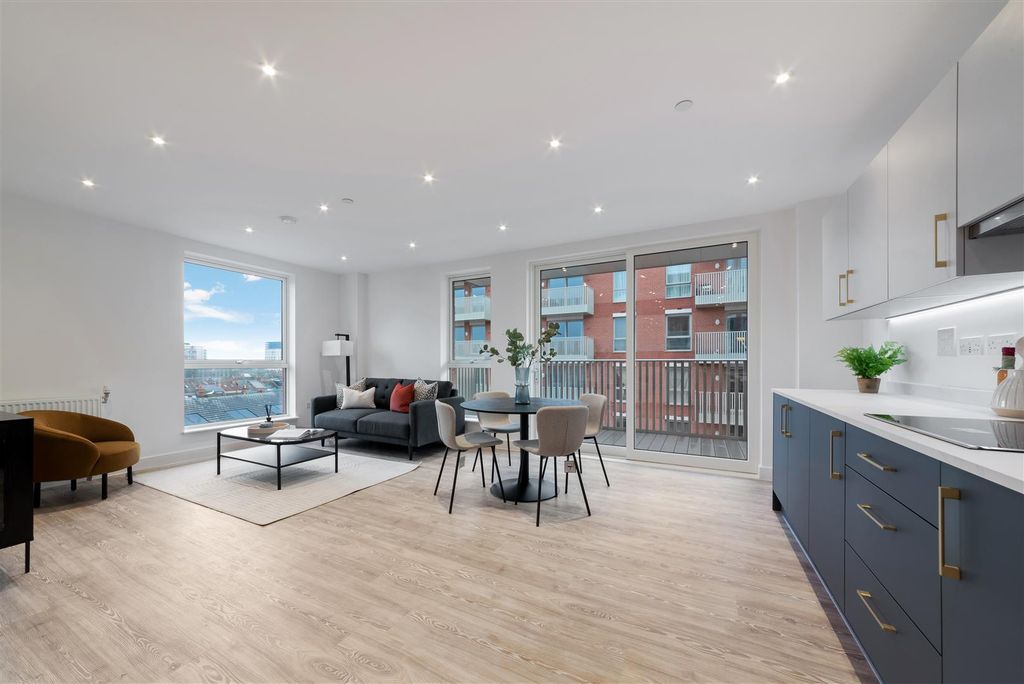 Property photo 3 of 15 Dukes Road, 3, 141-31.Jpg