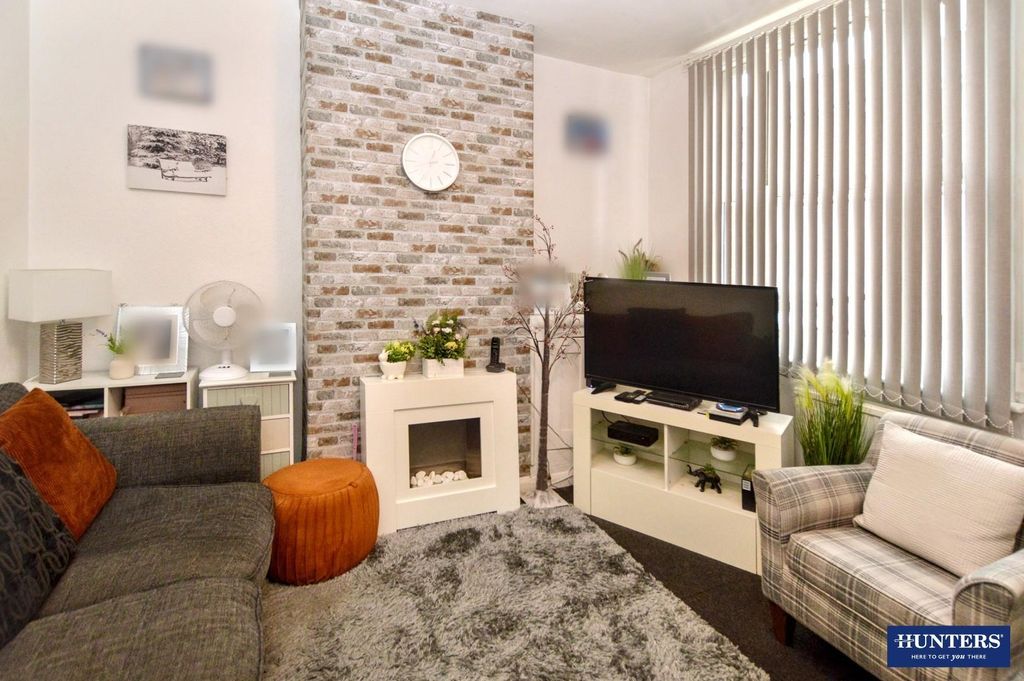 Property photo 2 of 9 Lounge