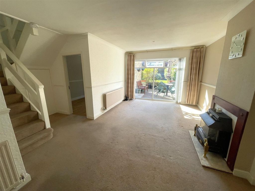 Property photo 2 of 19 Lounge