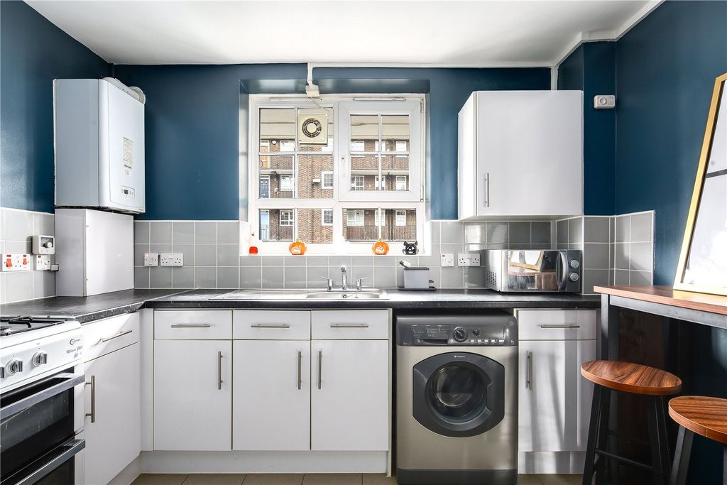 Property photo 2 of 10 Kitchen