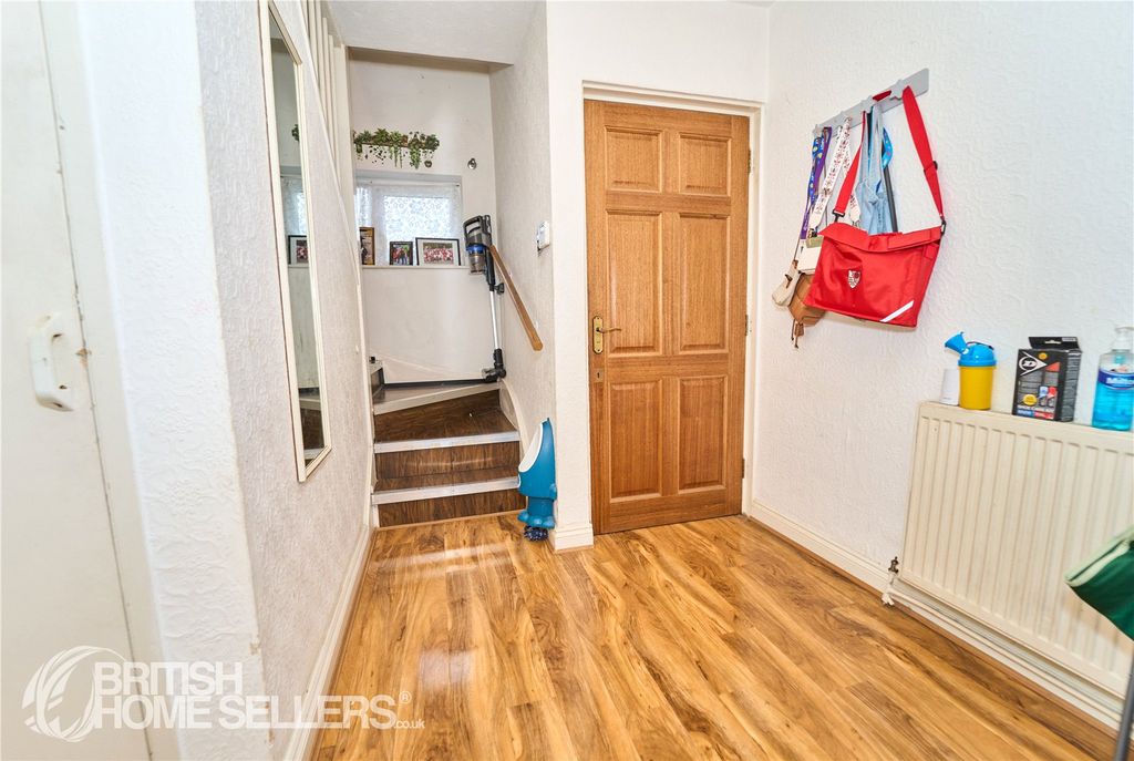 Property photo 3 of 23 Picture No. 05