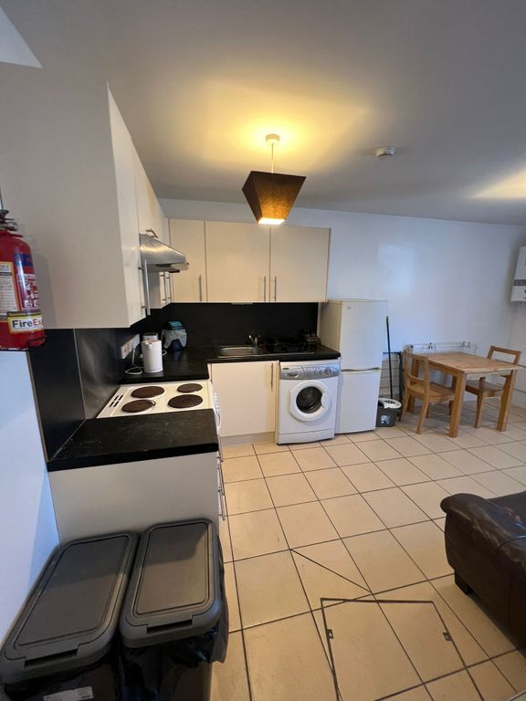 Property photo 1 of 10 Kitchen