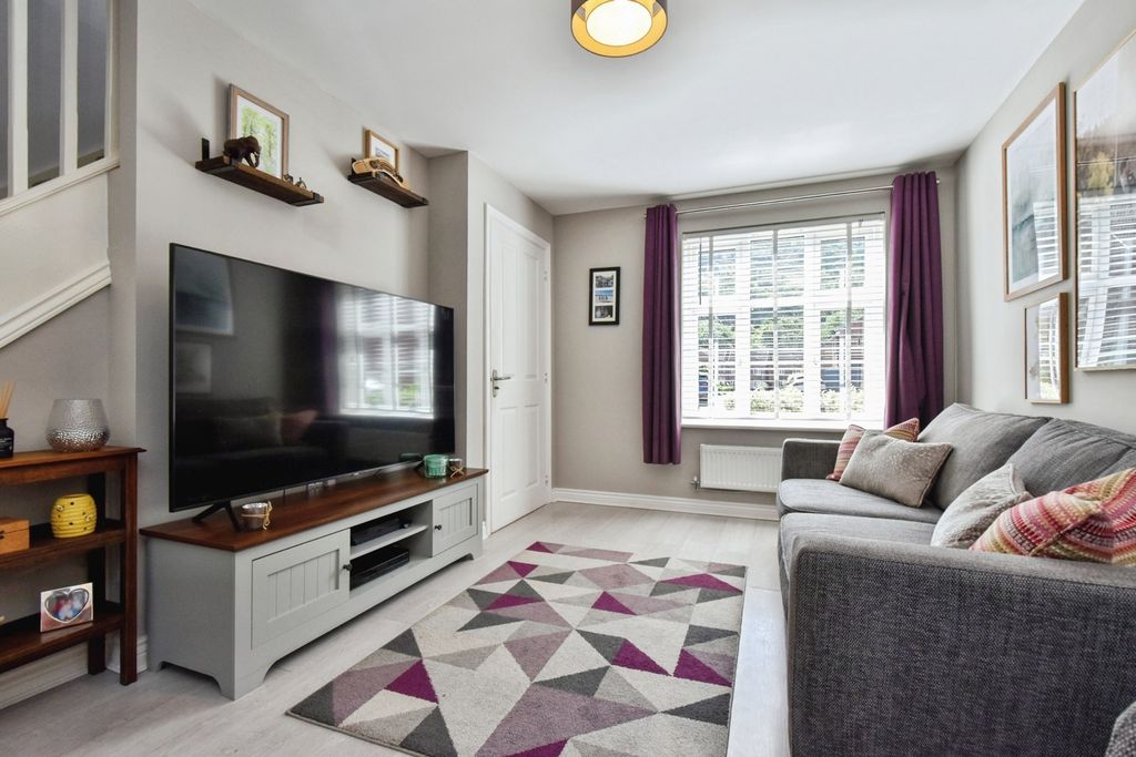 Property photo 3 of 17 Pbox-Img.Jpg