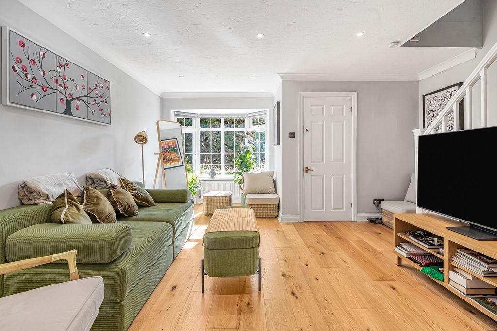 Property photo 2 of 20 18_93348