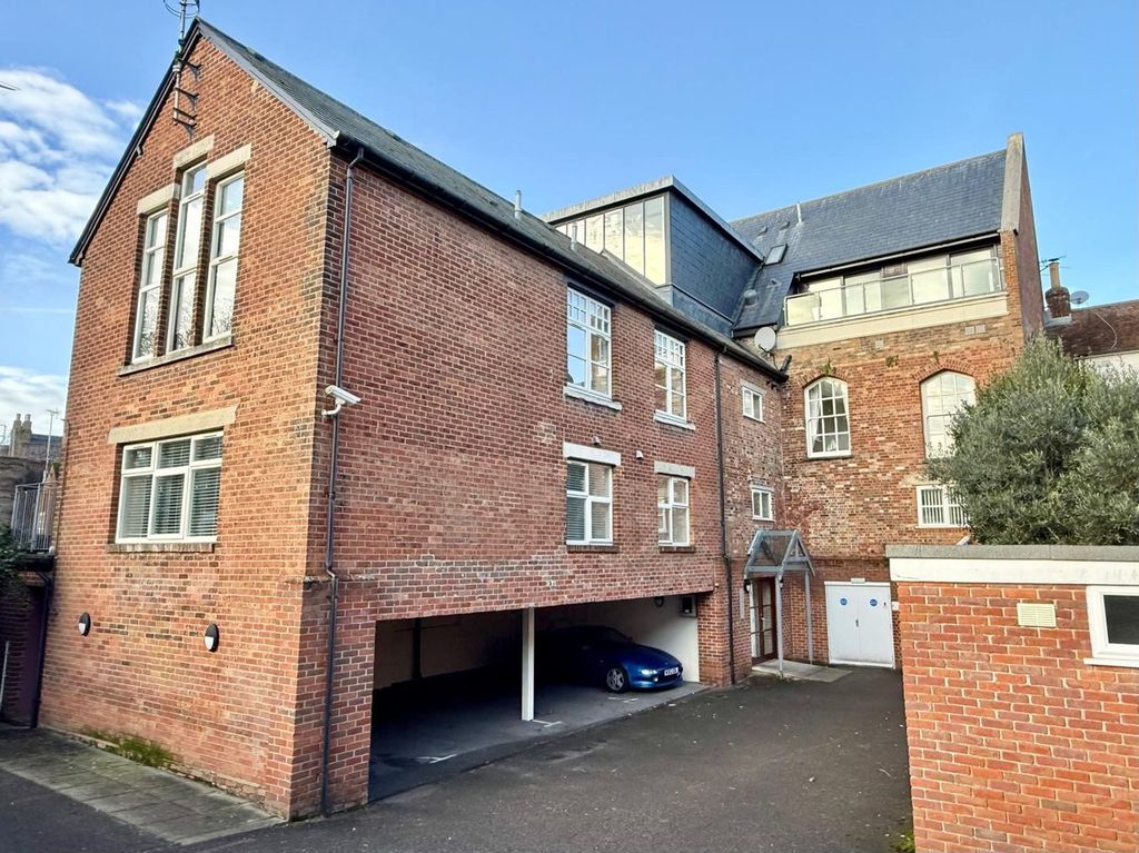 Property photo 2 of 27