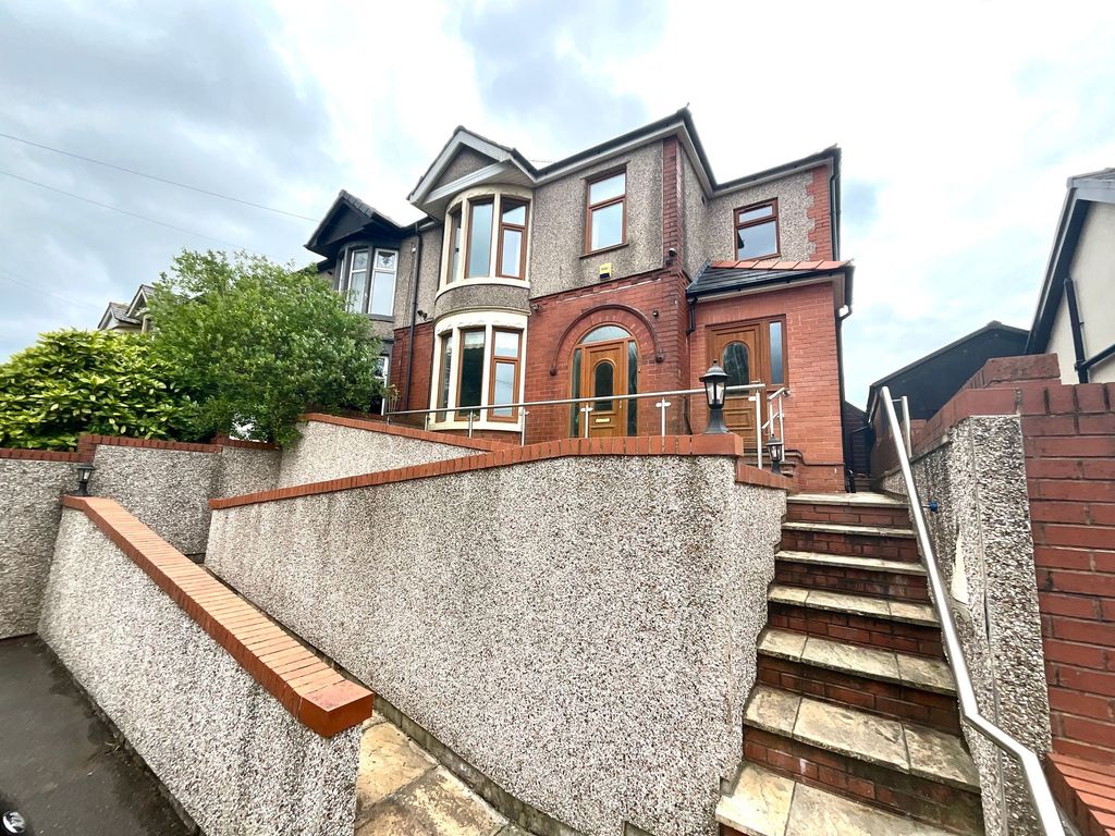 Property photo 1 of 33