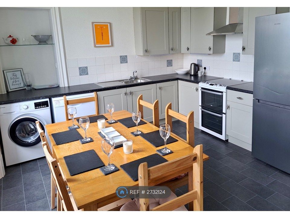Property photo 3 of 9 Kitchen/Dining Room