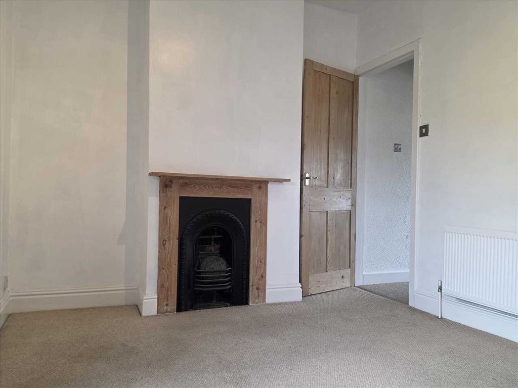 Property photo 3 of 10 Dining Room