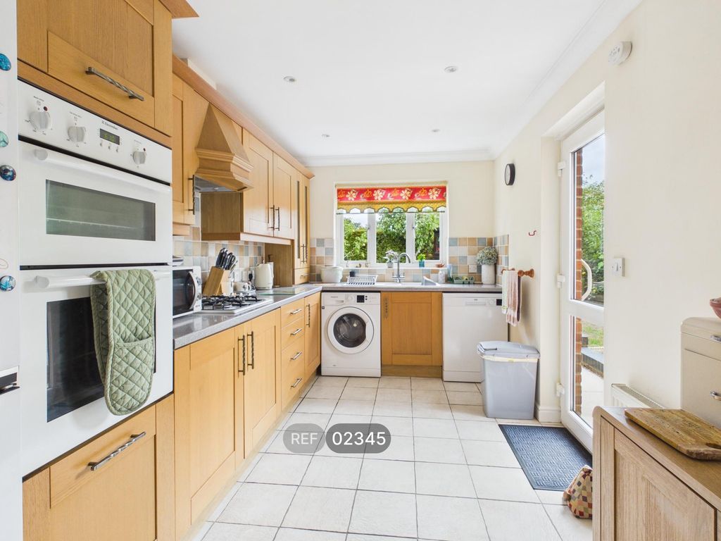 Property photo 3 of 16 Kitchen