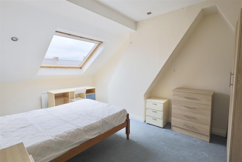 Property photo 3 of 12 812F5810-0D75-4694-A0CD-Cbe4Efbc49C8_1_201_A.Jpeg