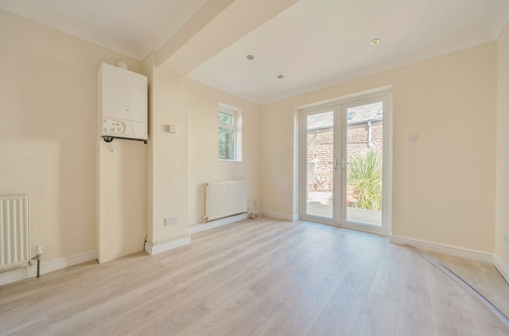 Property photo 2 of 14 20-6A8Da4F0A9278-...