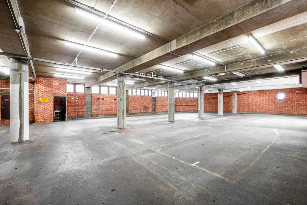 Property photo 2 of 11 Bayford St Bus Centre U1 New  Low Res 1.Jpg