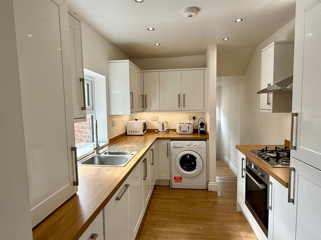 Property photo 1 of 7 Kitchen.Jpg