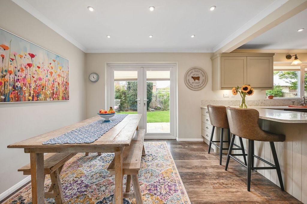 Property photo 3 of 27