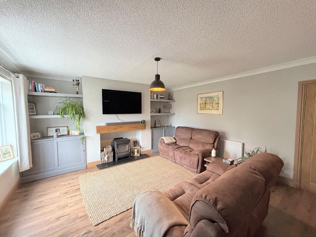 Property photo 3 of 18 Lounge