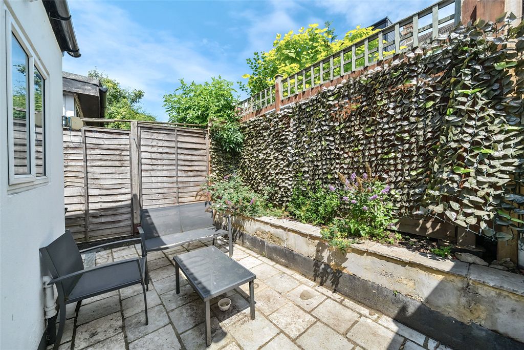 Property photo 2 of 9 Picture No. 22