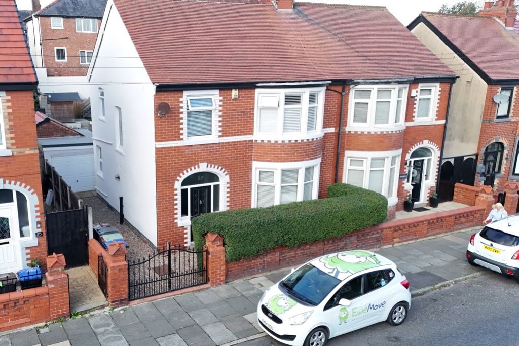 Property photo 1 of 17 Dji_20260926105944_0025_D