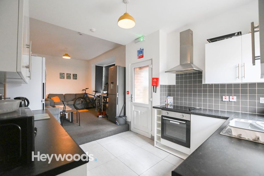 Property photo 3 of 20 3