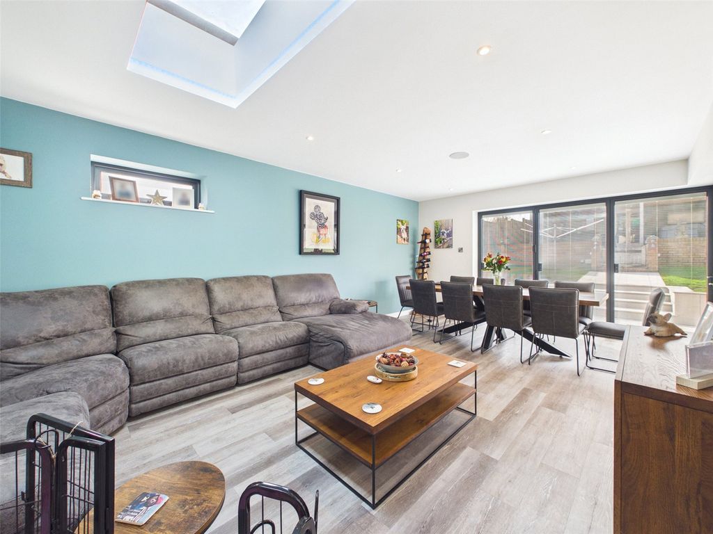 Property photo 3 of 33 Picture No. 07