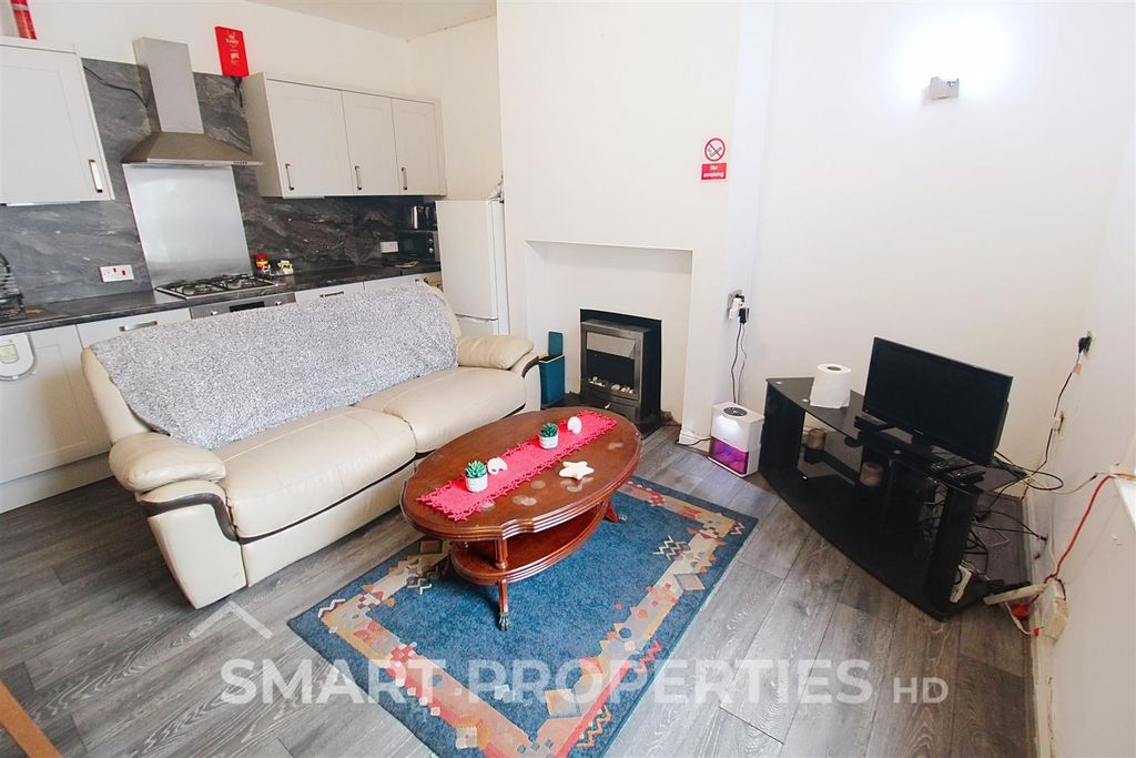 Property photo 2 of 7 Living Room