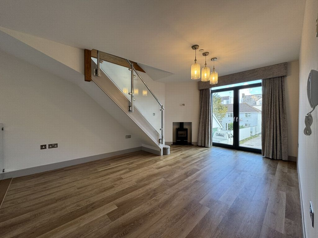 Property photo 3 of 20 Photo 5