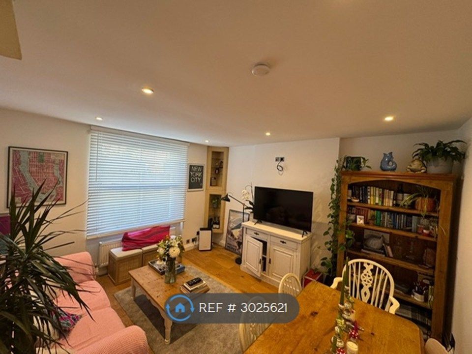 Property photo 2 of 10 Sitting Room