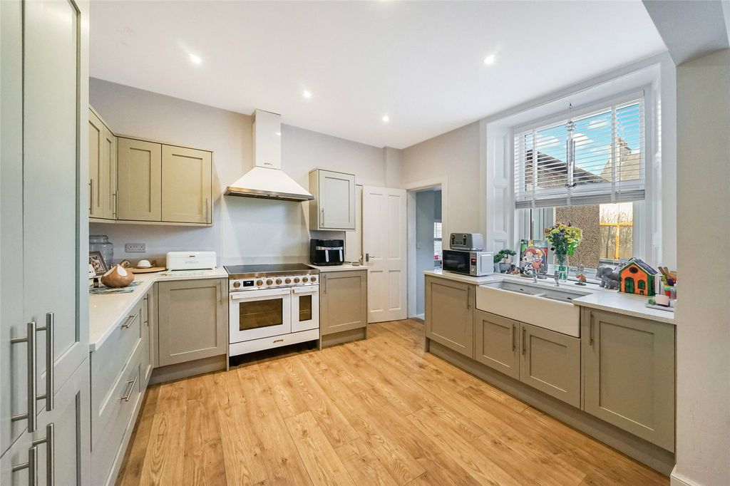 Property photo 3 of 28 Kitchen