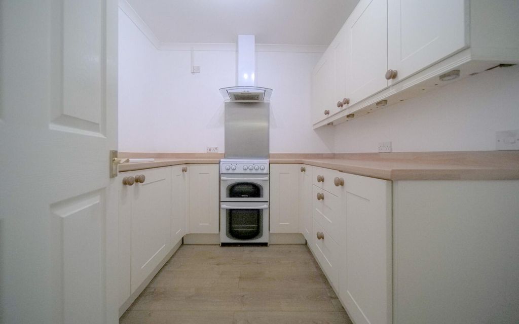Property photo 2 of 11 Kitchen
